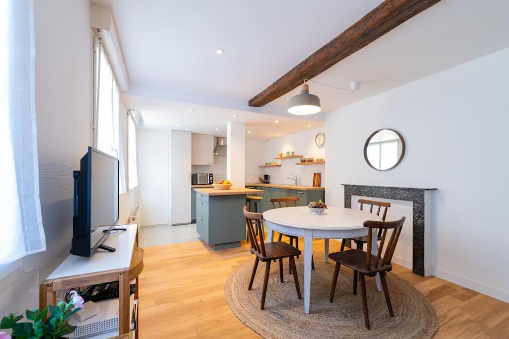 Appartement Meuse & Mono, En Hyper Centre Charleville-Mézières Exteriör bild