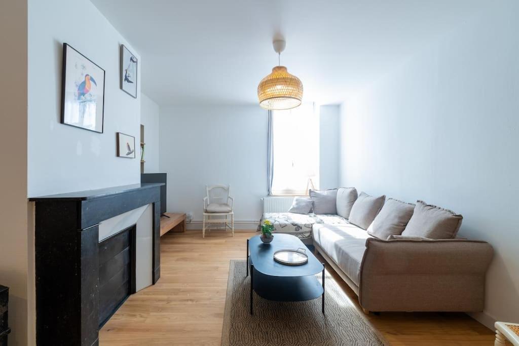 Appartement Meuse & Mono, En Hyper Centre Charleville-Mézières Exteriör bild